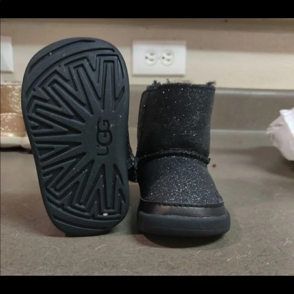 Ugg’s - Picture 4 of 4